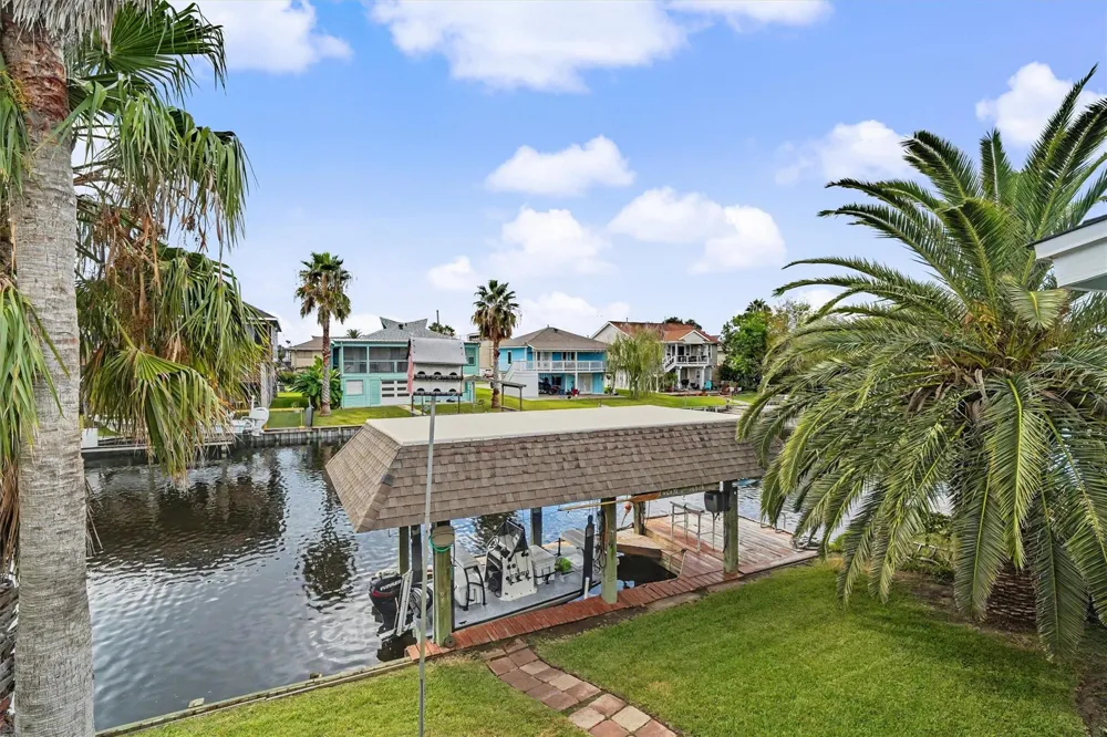 531 Pompano Street Bayou Vista, TX 77563