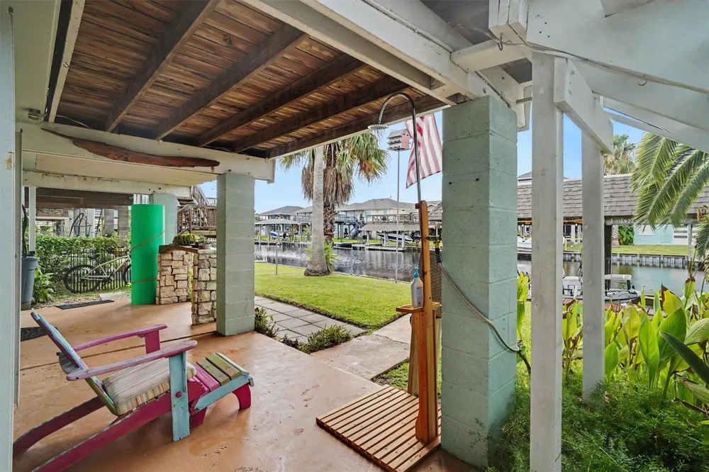 531 Pompano Street Bayou Vista, TX 77563