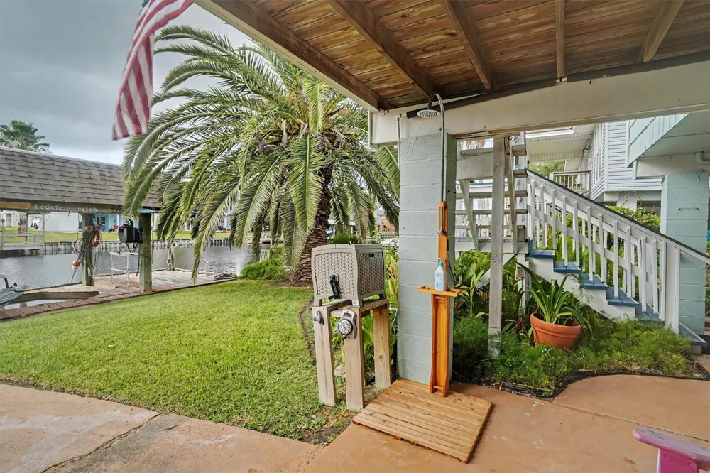531 Pompano Street Bayou Vista, TX 77563