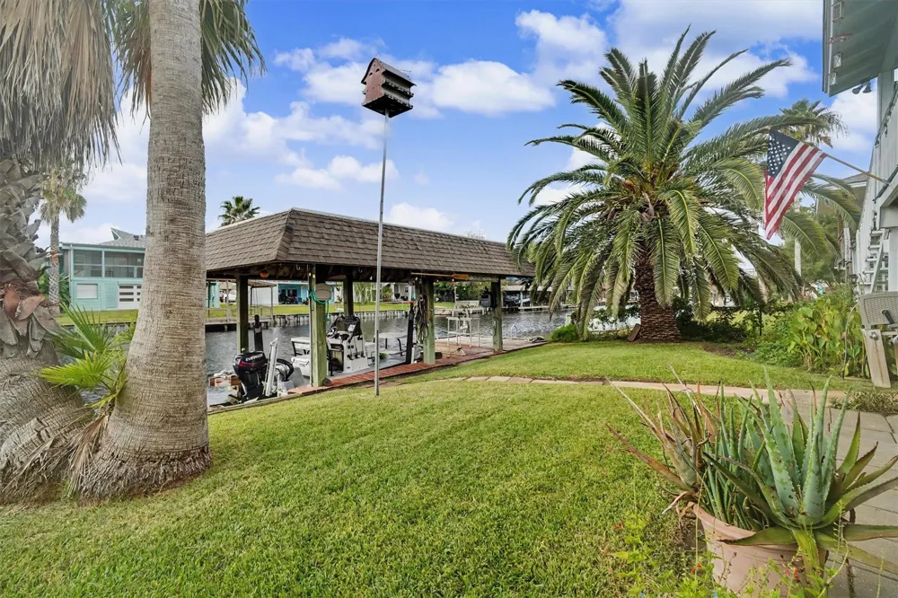 531 Pompano Street Bayou Vista, TX 77563