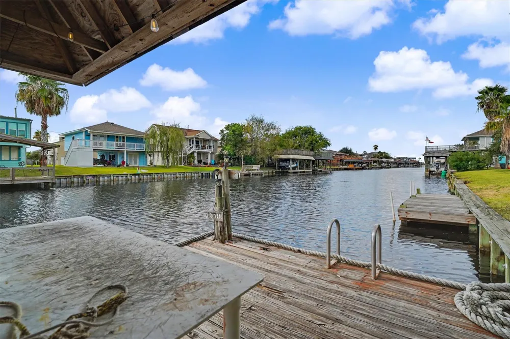 531 Pompano Street Bayou Vista, TX 77563