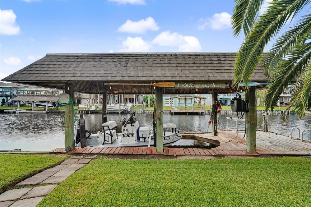 531 Pompano Street Bayou Vista, TX 77563