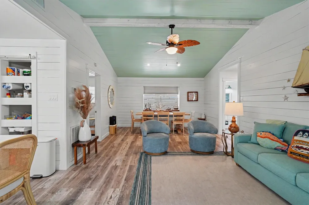 531 Pompano Street Bayou Vista, TX 77563