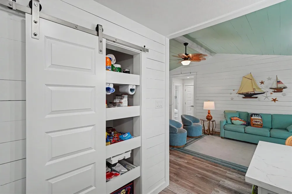 531 Pompano Street Bayou Vista, TX 77563