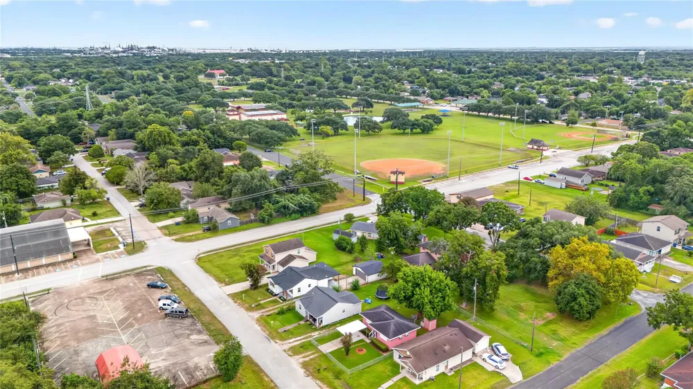 6909 Anderson Street Texas City, TX 77591