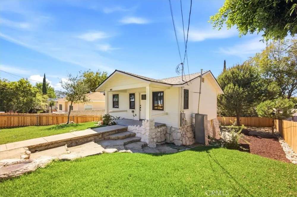 10237 Silverton Tujunga, CA 91042