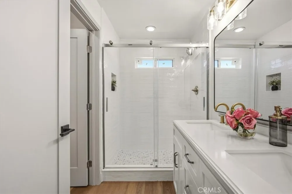 10237 Silverton Tujunga, CA 91042