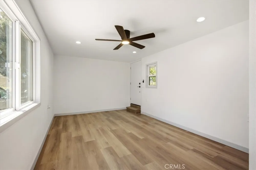 10237 Silverton Tujunga, CA 91042