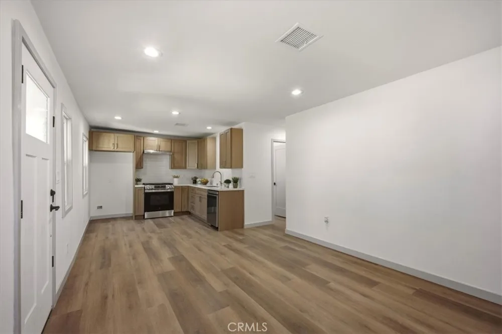10237 Silverton Tujunga, CA 91042