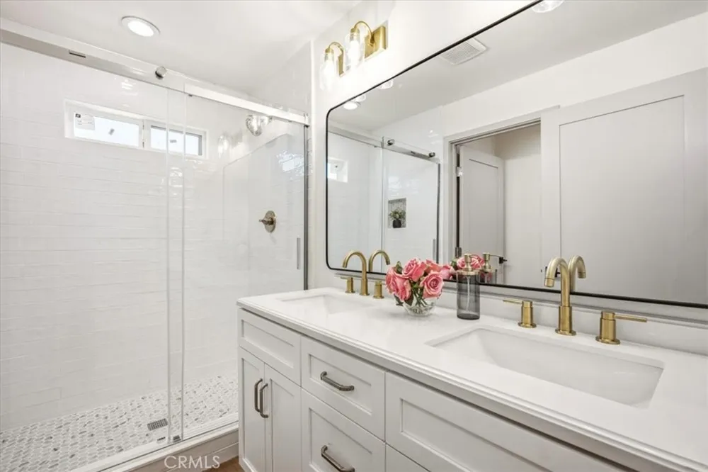 10237 Silverton Tujunga, CA 91042