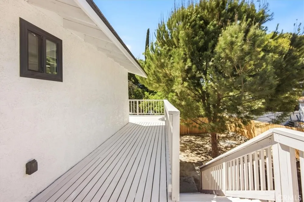 10237 Silverton Tujunga, CA 91042