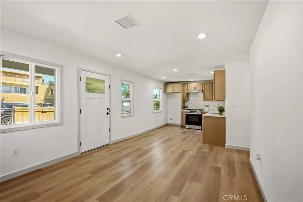 10237 Silverton Tujunga, CA 91042