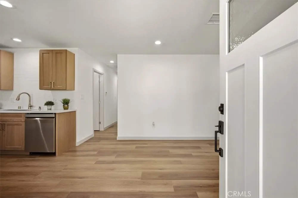 10237 Silverton Tujunga, CA 91042