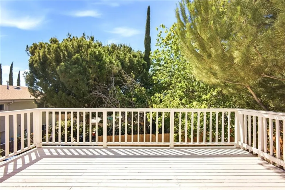10237 Silverton Tujunga, CA 91042