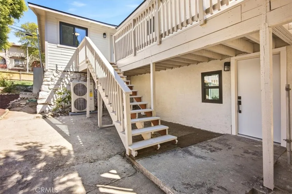 10237 Silverton Tujunga, CA 91042
