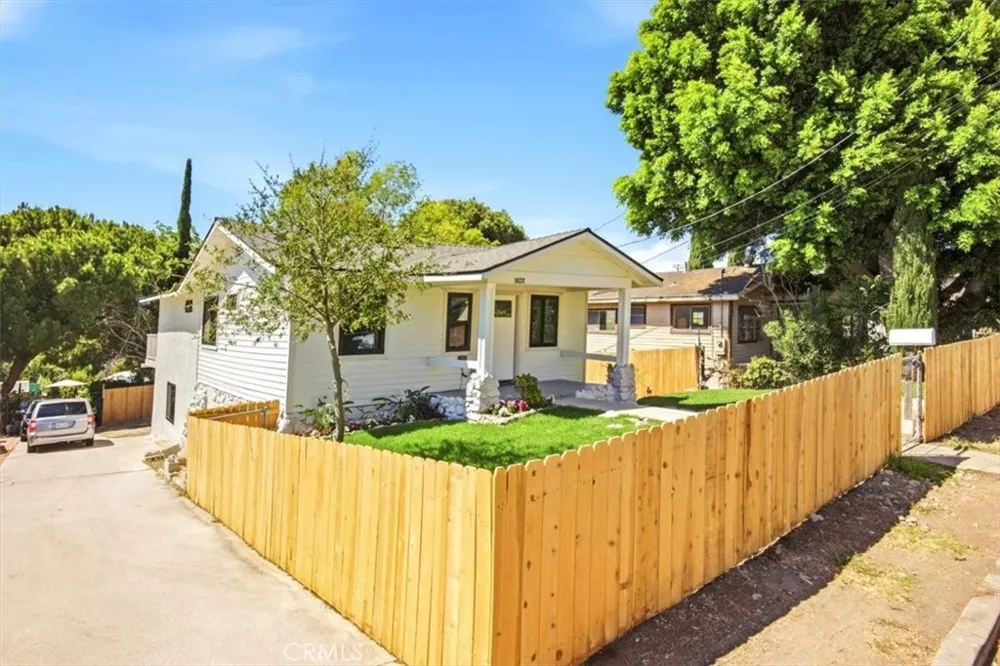 10237 Silverton Tujunga, CA 91042