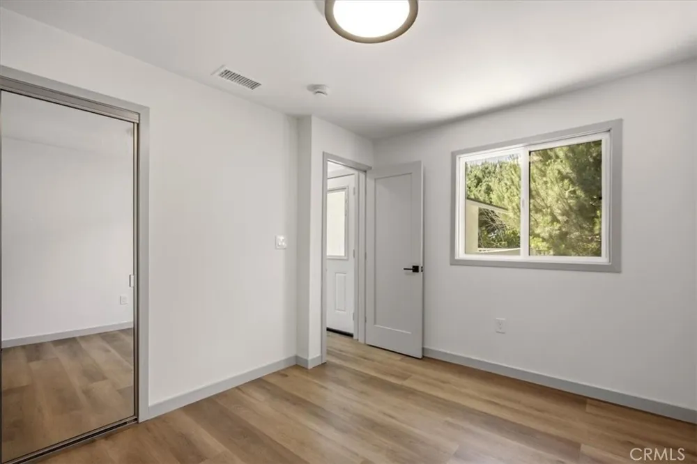 10237 Silverton Tujunga, CA 91042