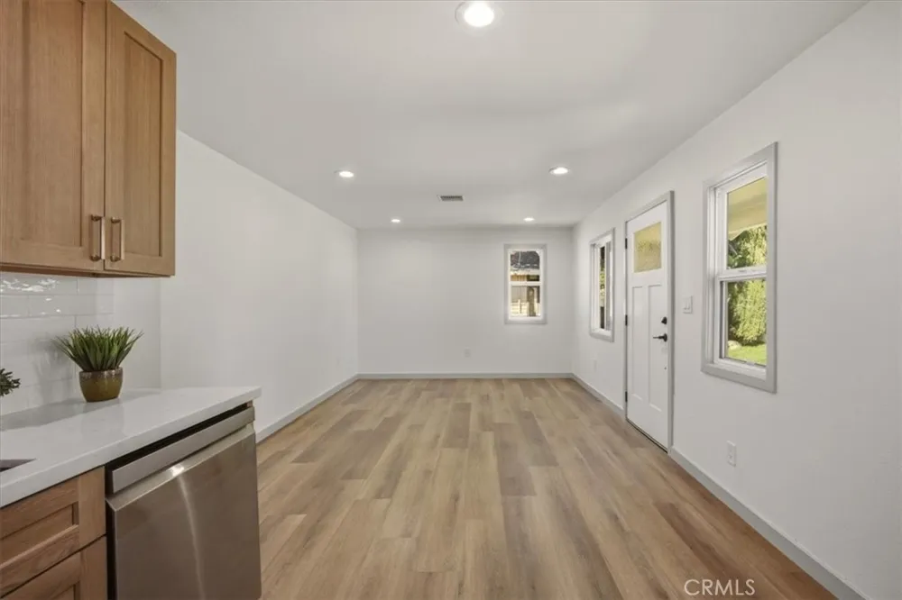 10237 Silverton Tujunga, CA 91042