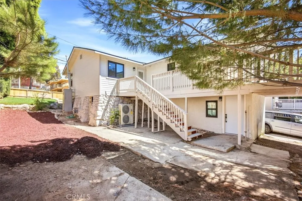 10237 Silverton Tujunga, CA 91042