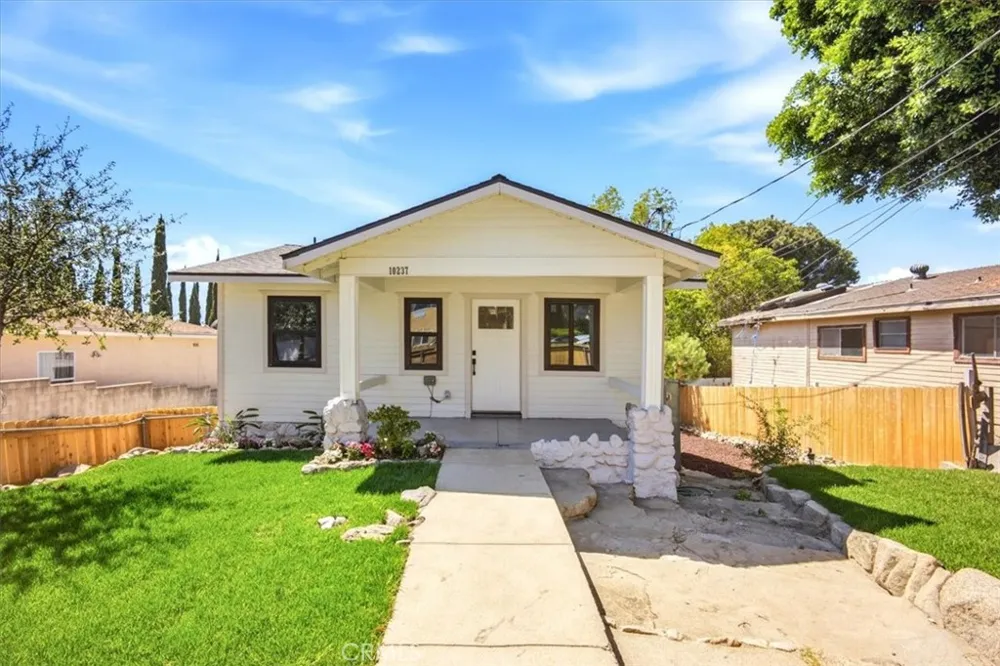 10237 Silverton Tujunga, CA 91042