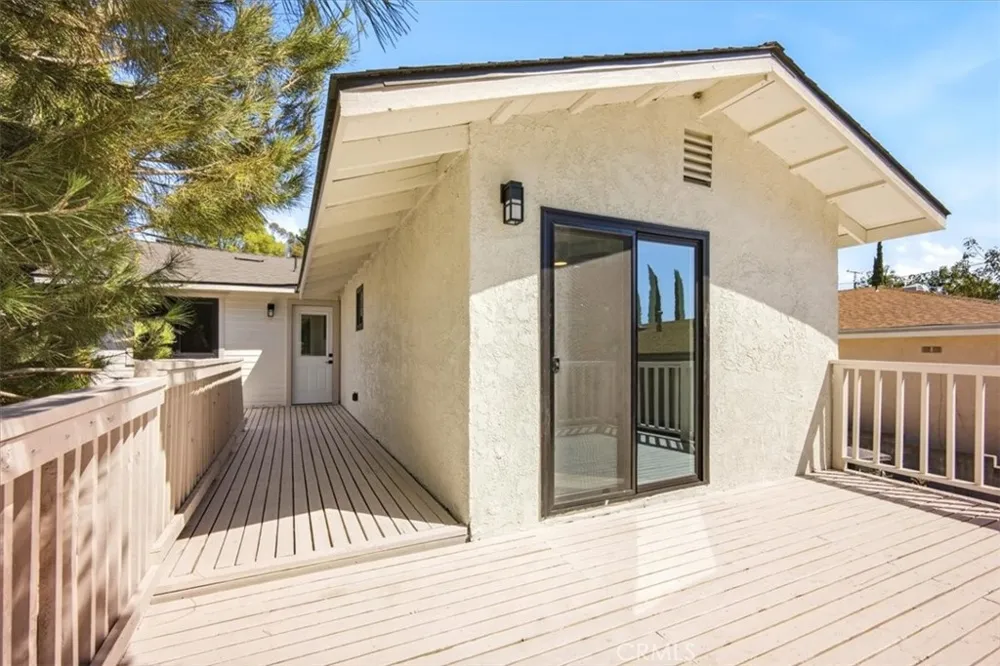10237 Silverton Tujunga, CA 91042