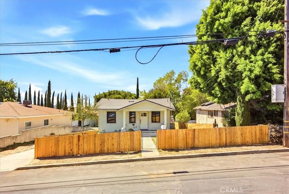 10237 Silverton Tujunga, CA 91042