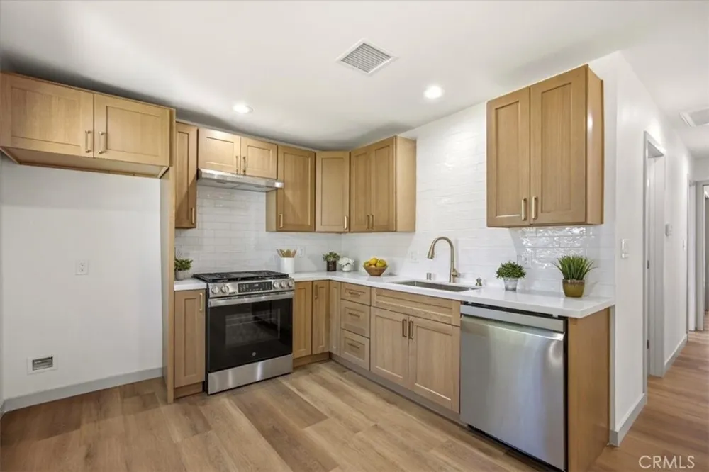 10237 Silverton Tujunga, CA 91042