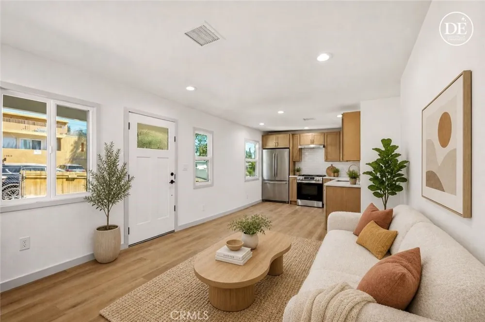 10237 Silverton Tujunga, CA 91042