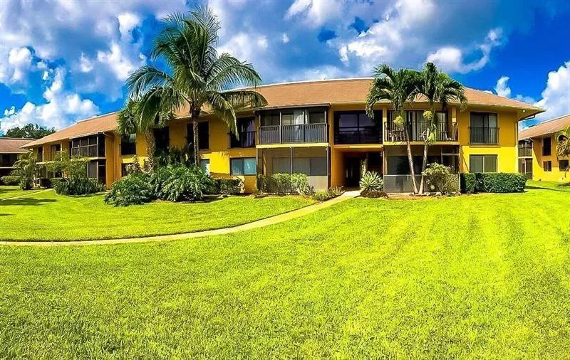 5825 WASHINGTON STREET #40 Hollywood, FL 33023