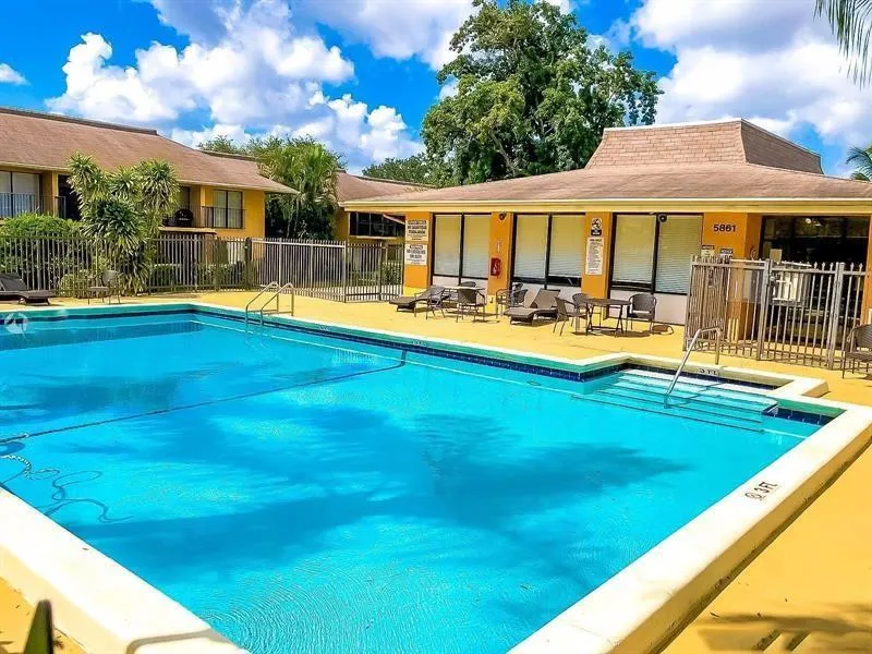 5825 WASHINGTON STREET #40 Hollywood, FL 33023