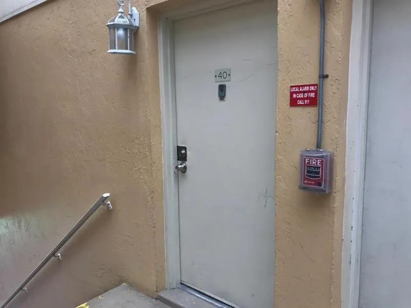 5825 WASHINGTON STREET #40 Hollywood, FL 33023