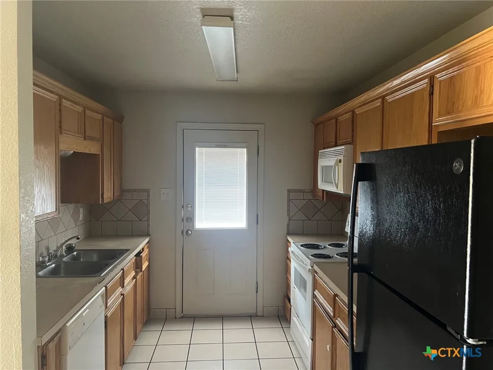 1809 W. S. Young #2A Killeen, TX 76543