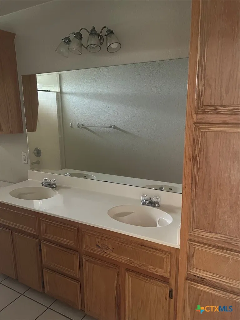 1809 W. S. Young #2A Killeen, TX 76543