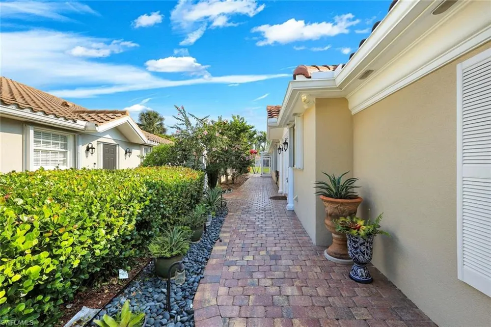 5808 Drummond Way Naples, FL 34119