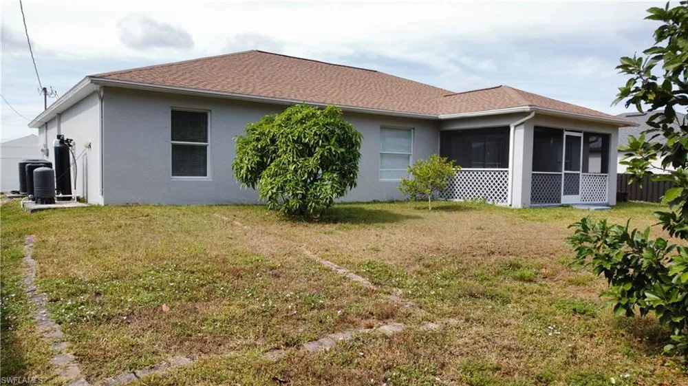 3025 NE 6th Place Cape Coral, FL 33909
