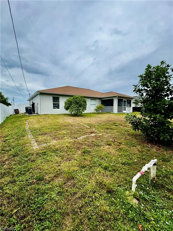 3025 NE 6th Place Cape Coral, FL 33909