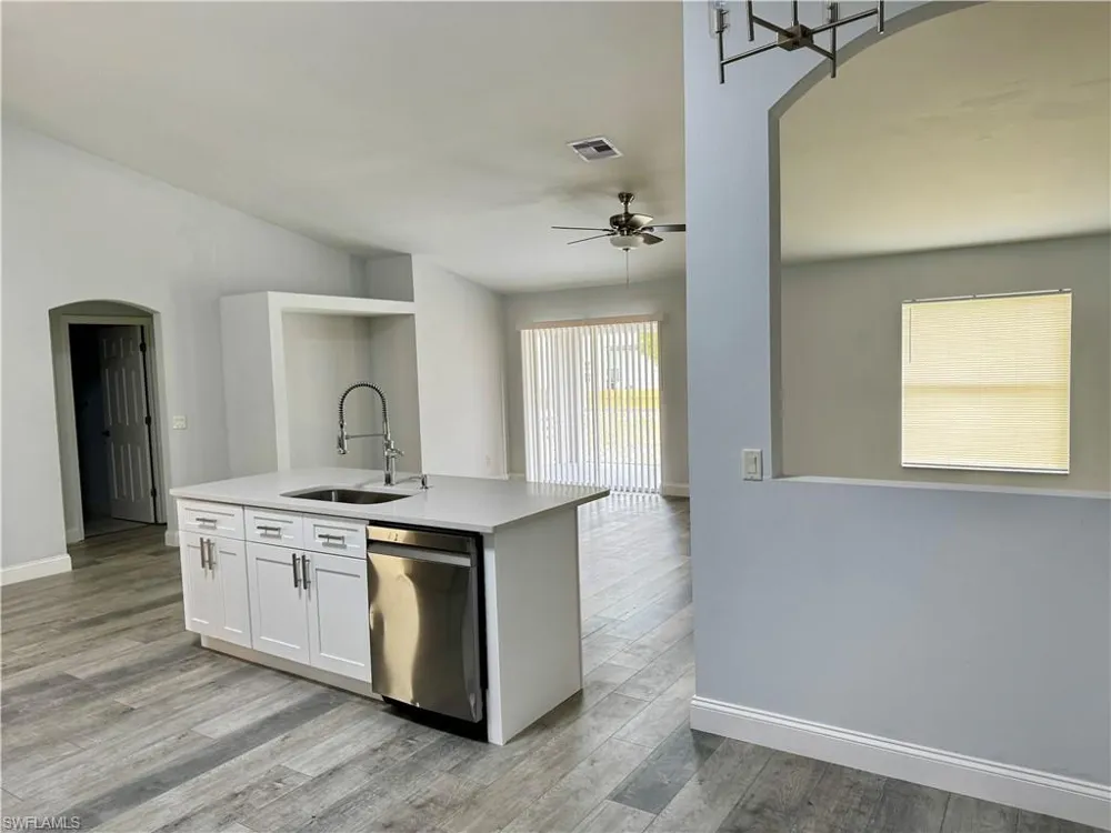 3025 NE 6th Place Cape Coral, FL 33909