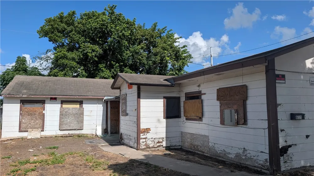 621 Van Cleve Drive Corpus Christi, TX 78408