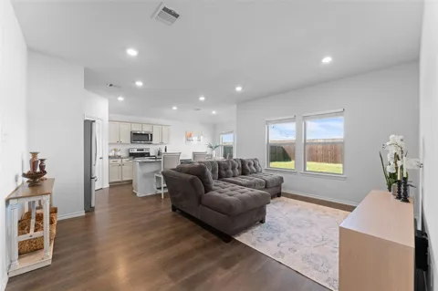 1322 Community Way