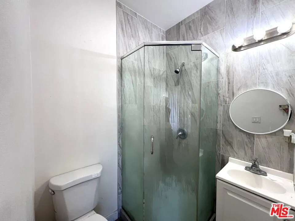 156 W 32nd Street #1 Los Angeles, CA 90007