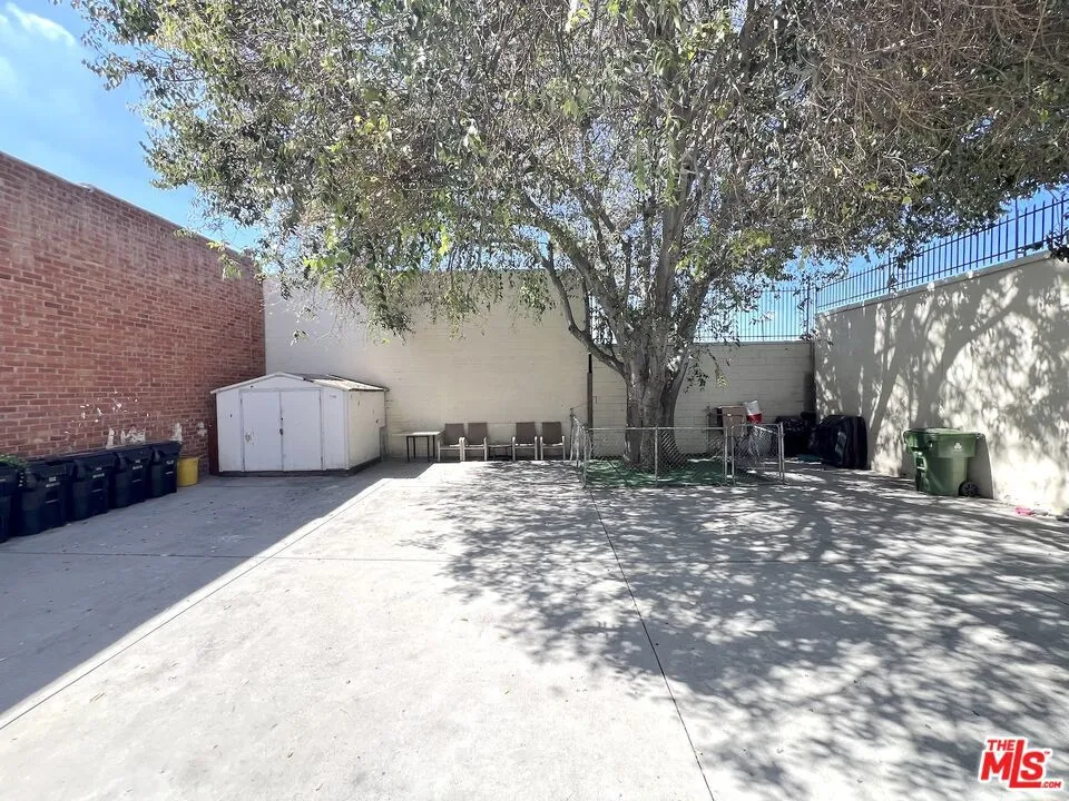 156 W 32nd Street #1 Los Angeles, CA 90007
