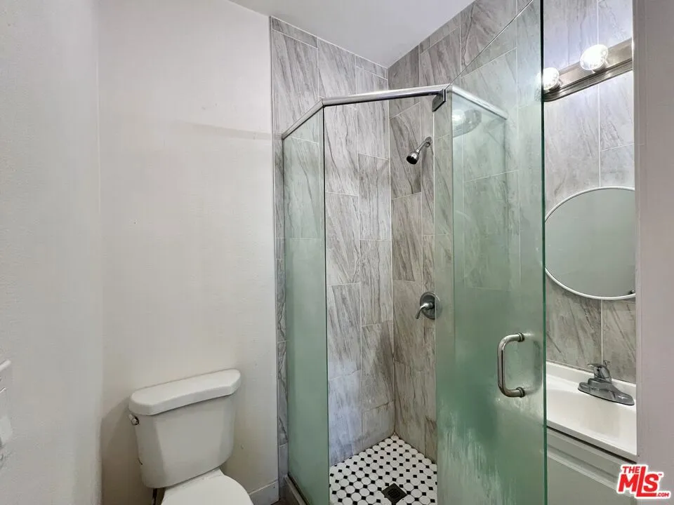 156 W 32nd Street #1 Los Angeles, CA 90007
