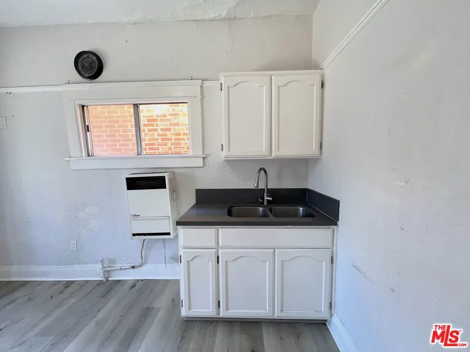 156 W 32nd Street #1 Los Angeles, CA 90007