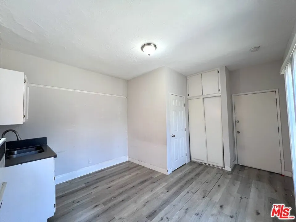 156 W 32nd Street #1 Los Angeles, CA 90007