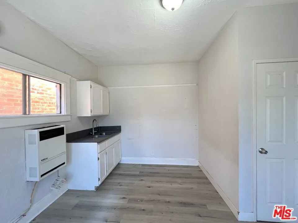 156 W 32nd Street #1 Los Angeles, CA 90007