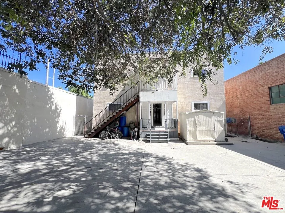 156 W 32nd Street #1 Los Angeles, CA 90007