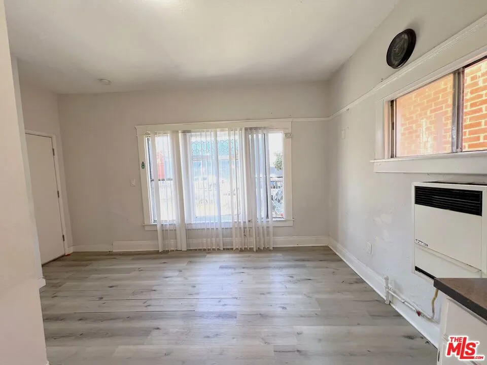 156 W 32nd Street #1 Los Angeles, CA 90007