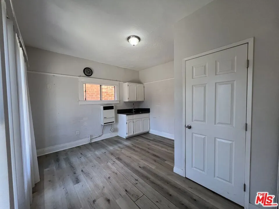 156 W 32nd Street #1 Los Angeles, CA 90007