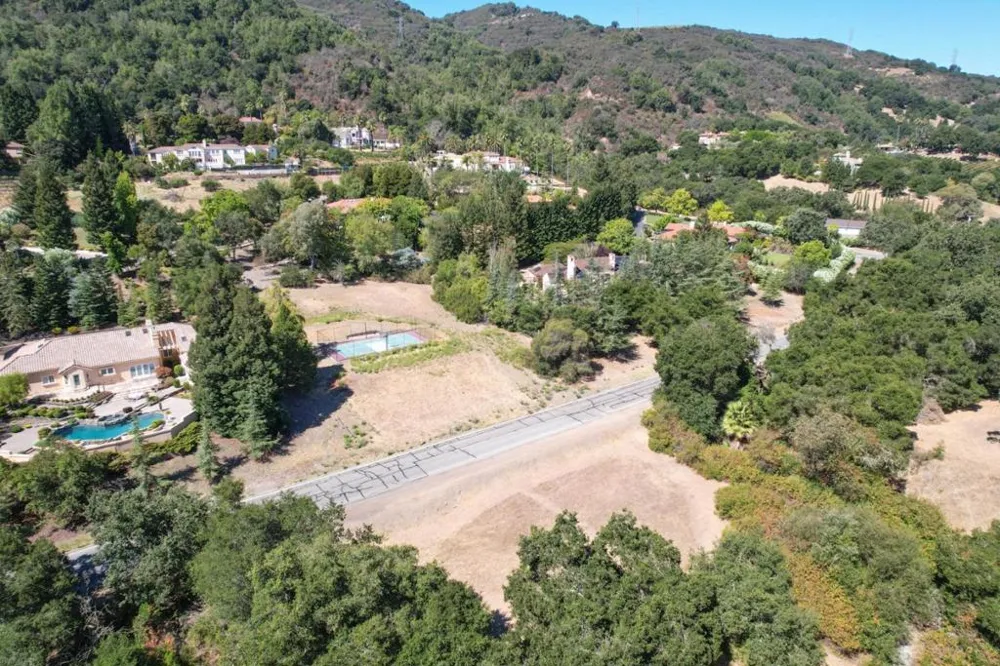 1 Mt Eden Road Saratoga, CA 95070