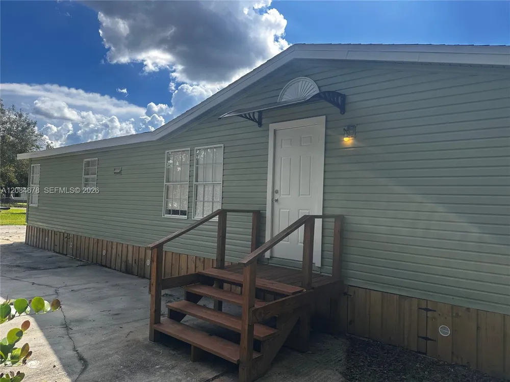 131 Oak DR Clewiston, FL 33440